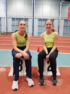 2023-01-22_hm_jugend_lea_und_maya.jpg